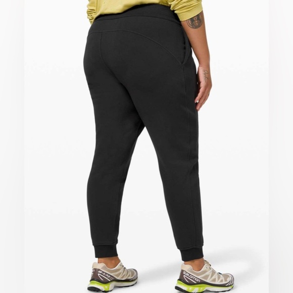 Lululemon Scuba Jogger Women’s Size 4 Drawstring Cotton Stretch Black High Rise - Picture 4 of 10